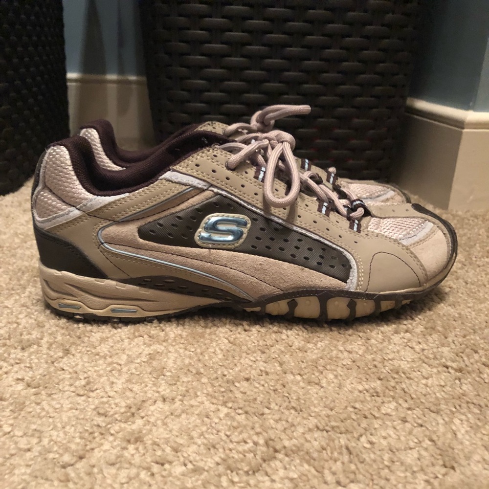 Skechers Looking For A New Life!